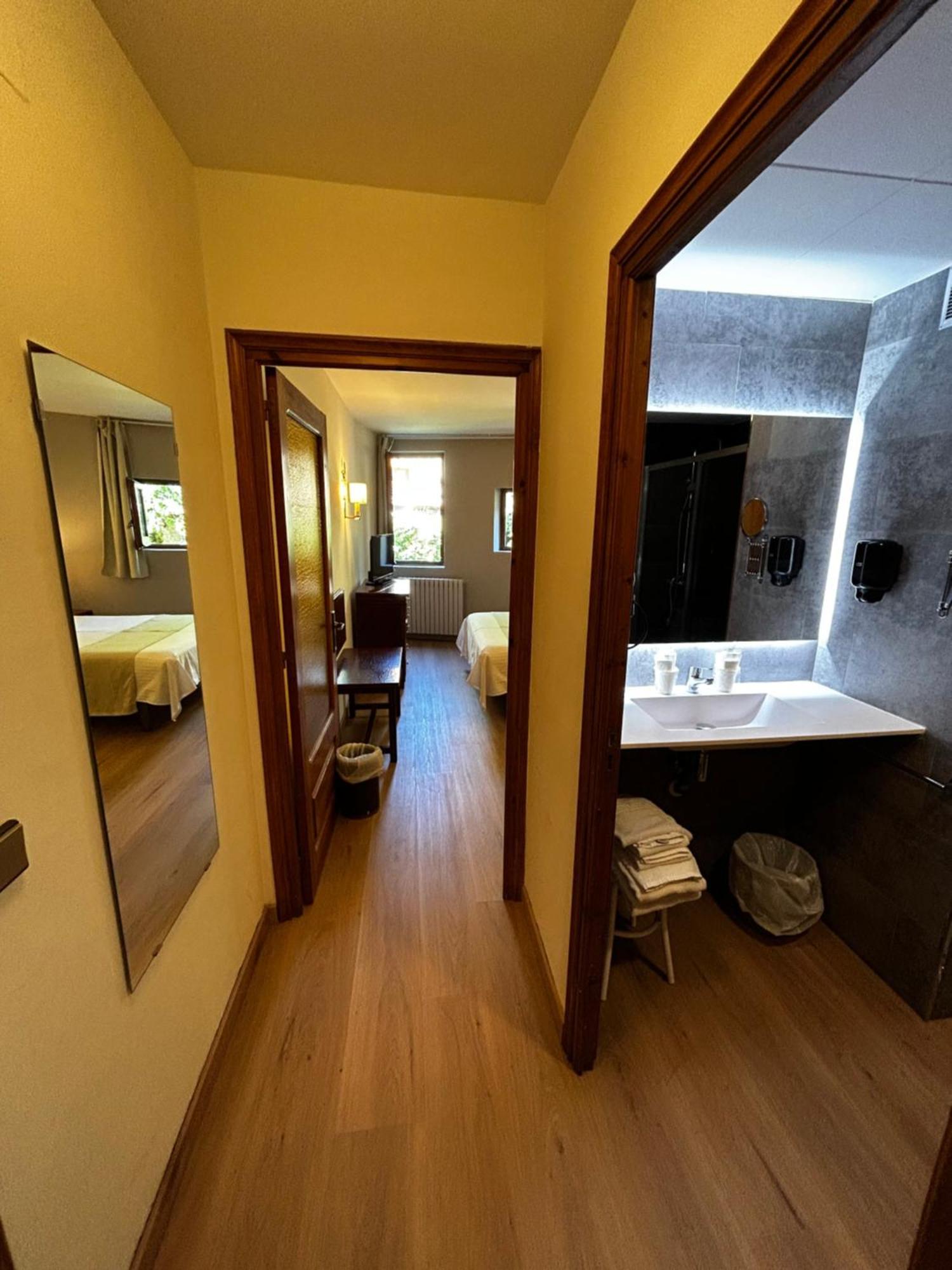 Hotel Santa Barbara De La Vall D'אורדינו מראה חיצוני תמונה