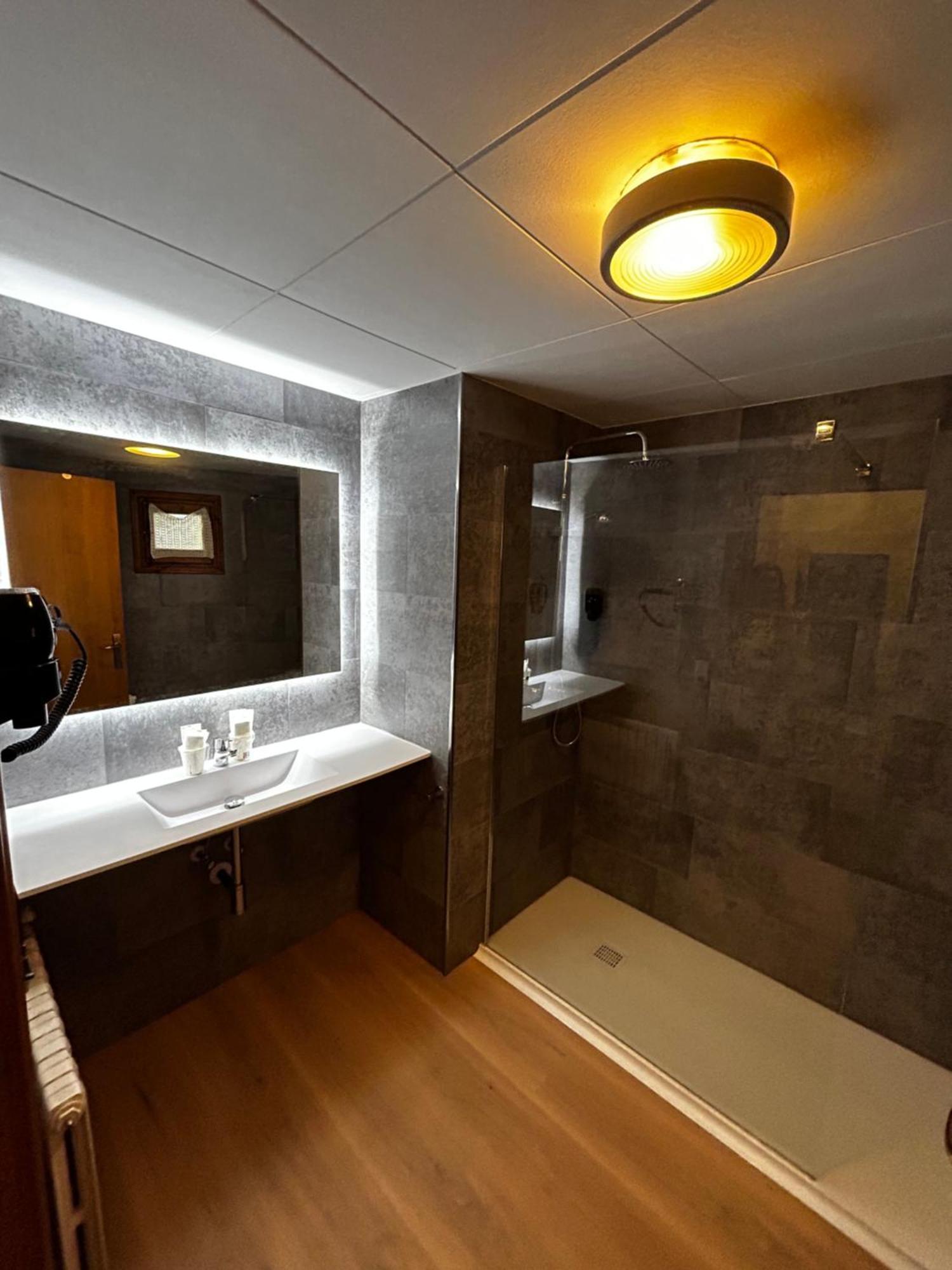 Hotel Santa Barbara De La Vall D'אורדינו מראה חיצוני תמונה