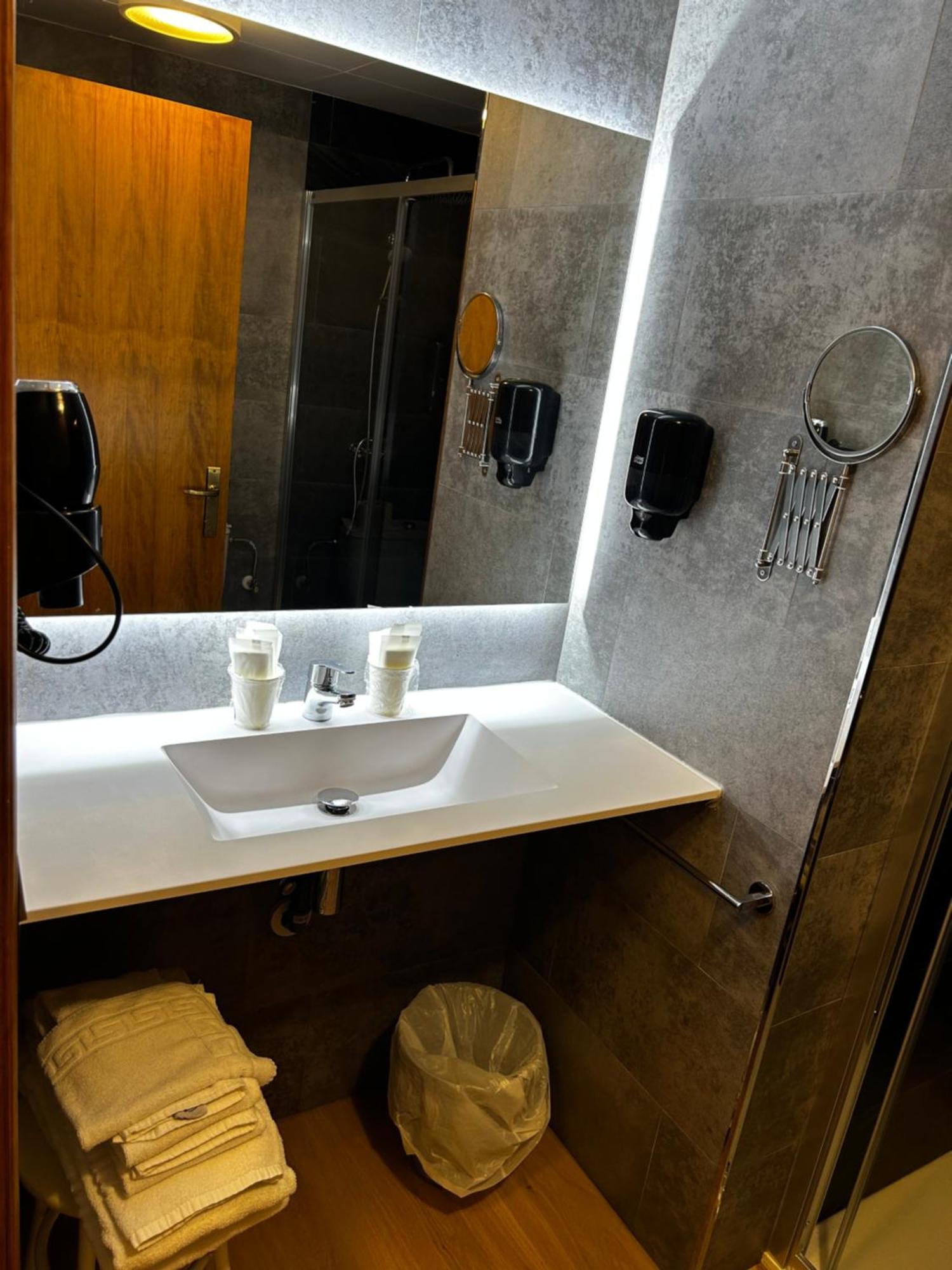 Hotel Santa Barbara De La Vall D'אורדינו מראה חיצוני תמונה