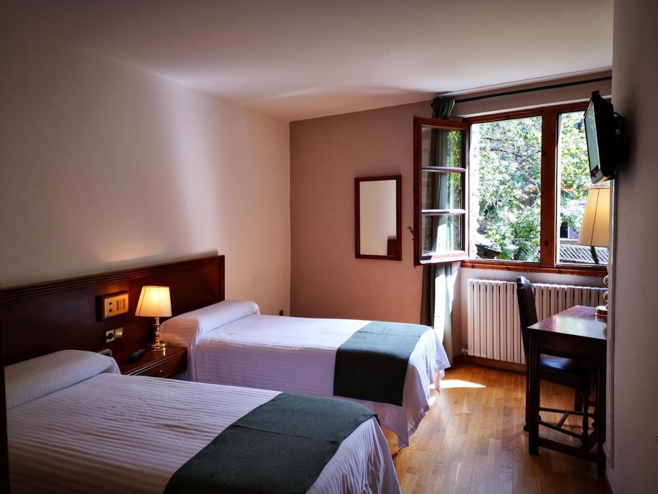 Hotel Santa Barbara De La Vall D'אורדינו מראה חיצוני תמונה
