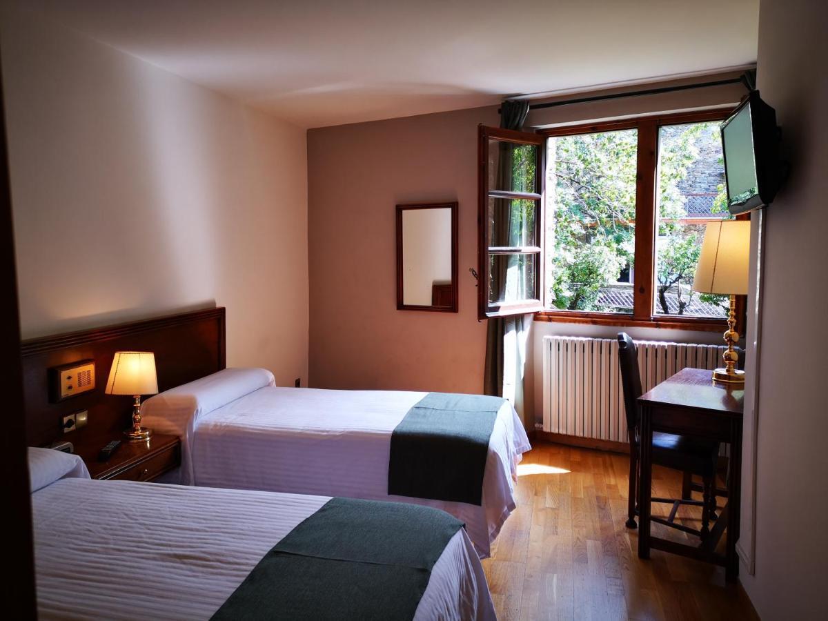 Hotel Santa Barbara De La Vall D'אורדינו מראה חיצוני תמונה